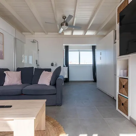 Cozy For Solo Traveller Or Young Couple With Stunning View To The Ocean 코라레호