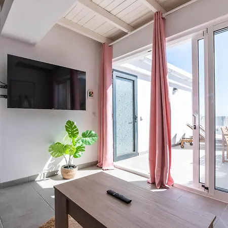 Cozy For Solo Traveller Or Young Couple With Stunning View To The Ocean Коральео